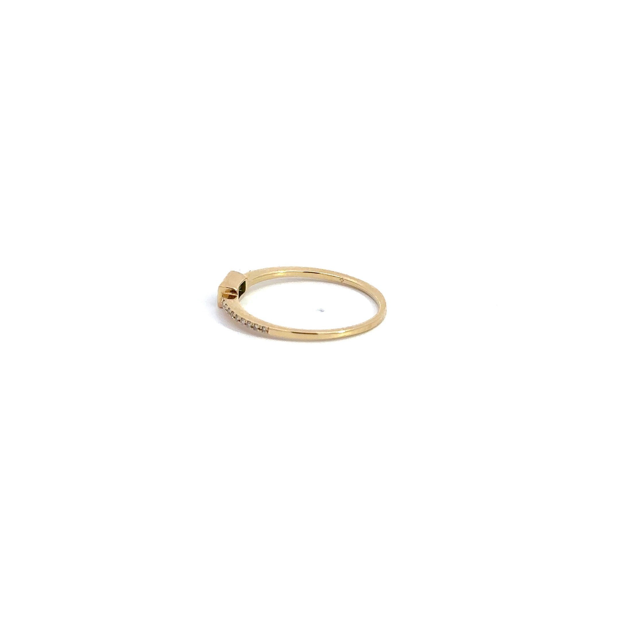 WD546 - 14kt Gold Single Emerald & Diamond Ring