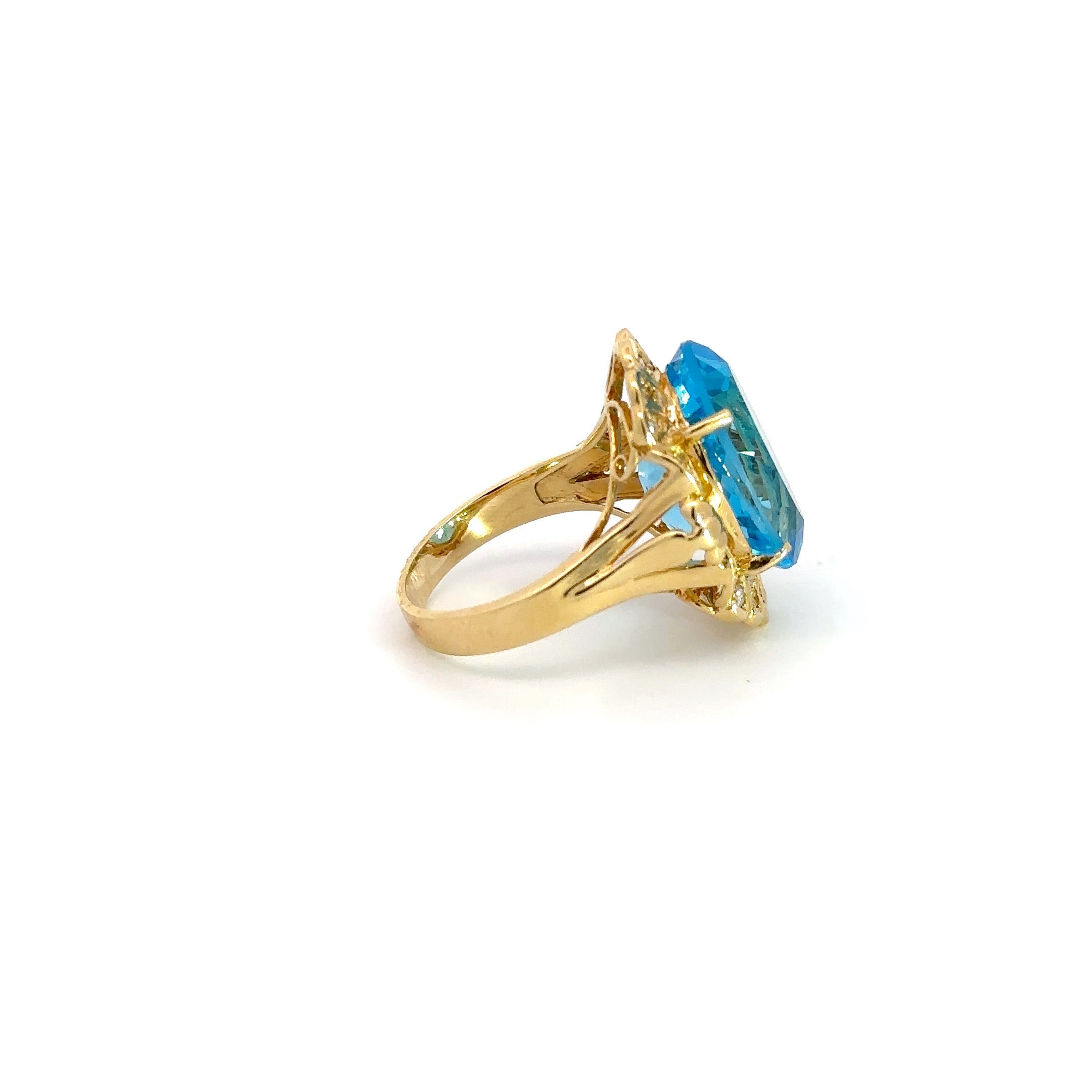 351260-bt7 14kt yellow gold 14.60ct Blue Topaz with .20ct diamond Ring