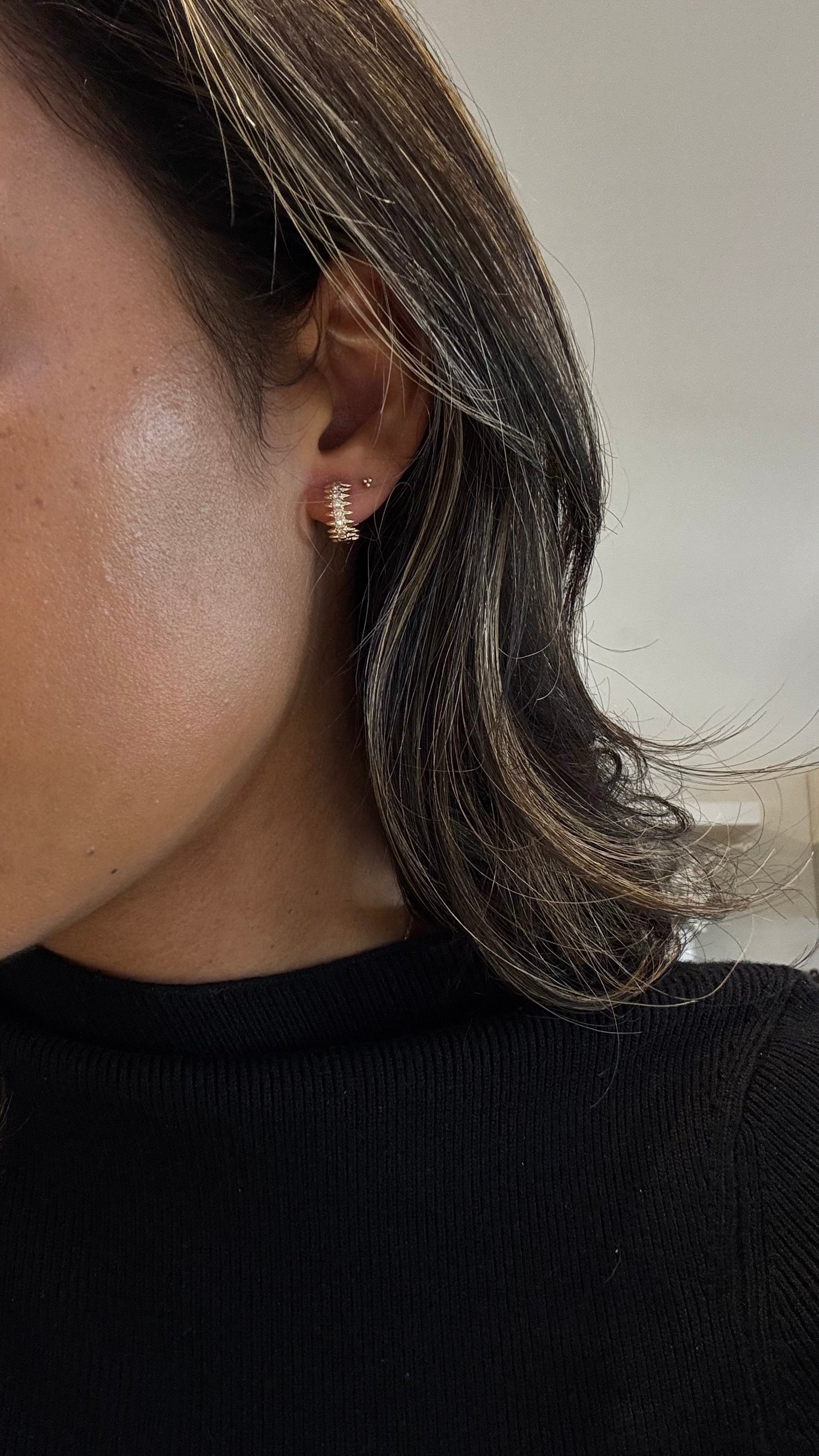 WD1903 14kt Yellow Gold Spike Diamond Huggie