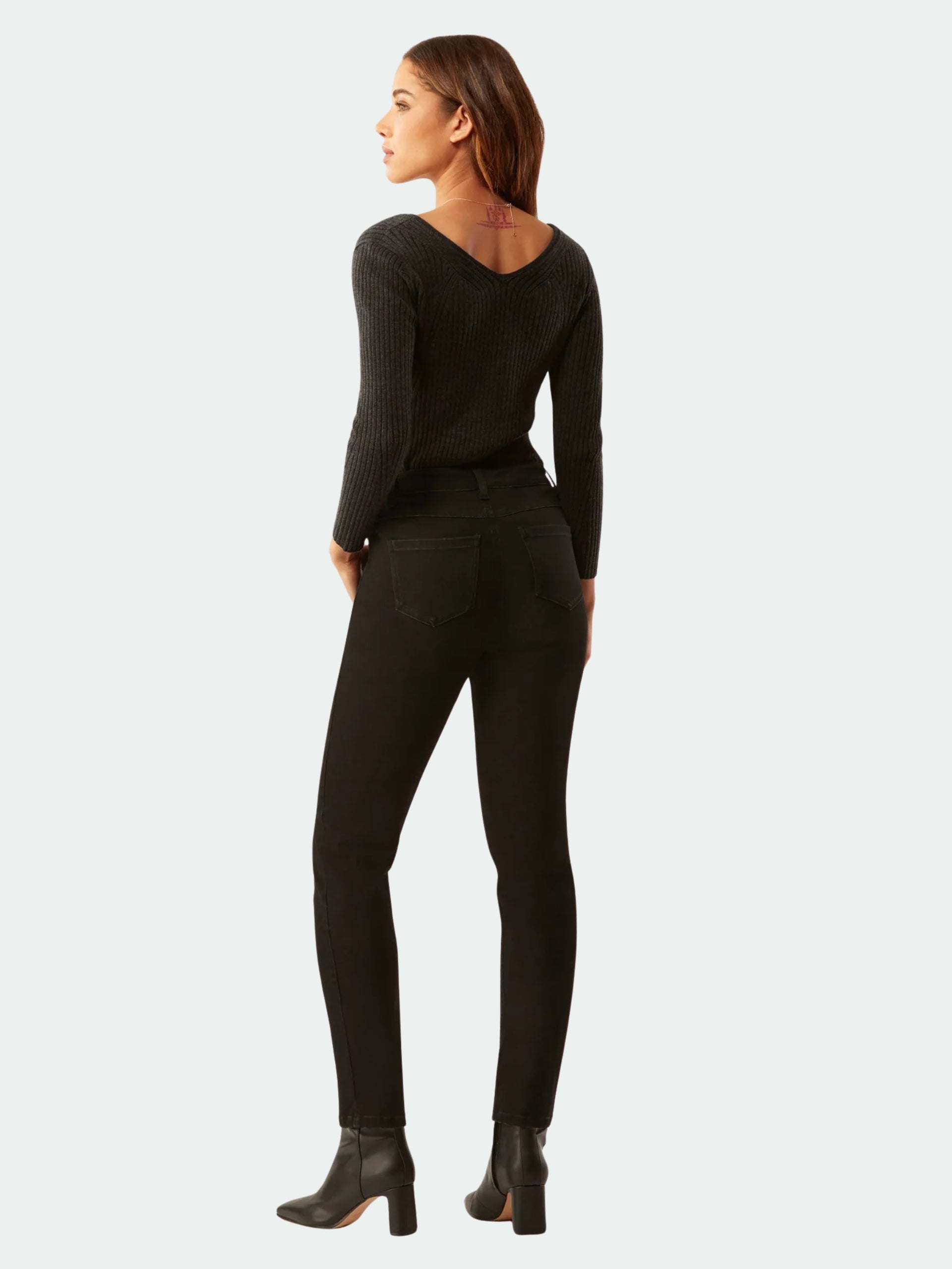 9562SWb Ecru Travelling Rib V-Neck