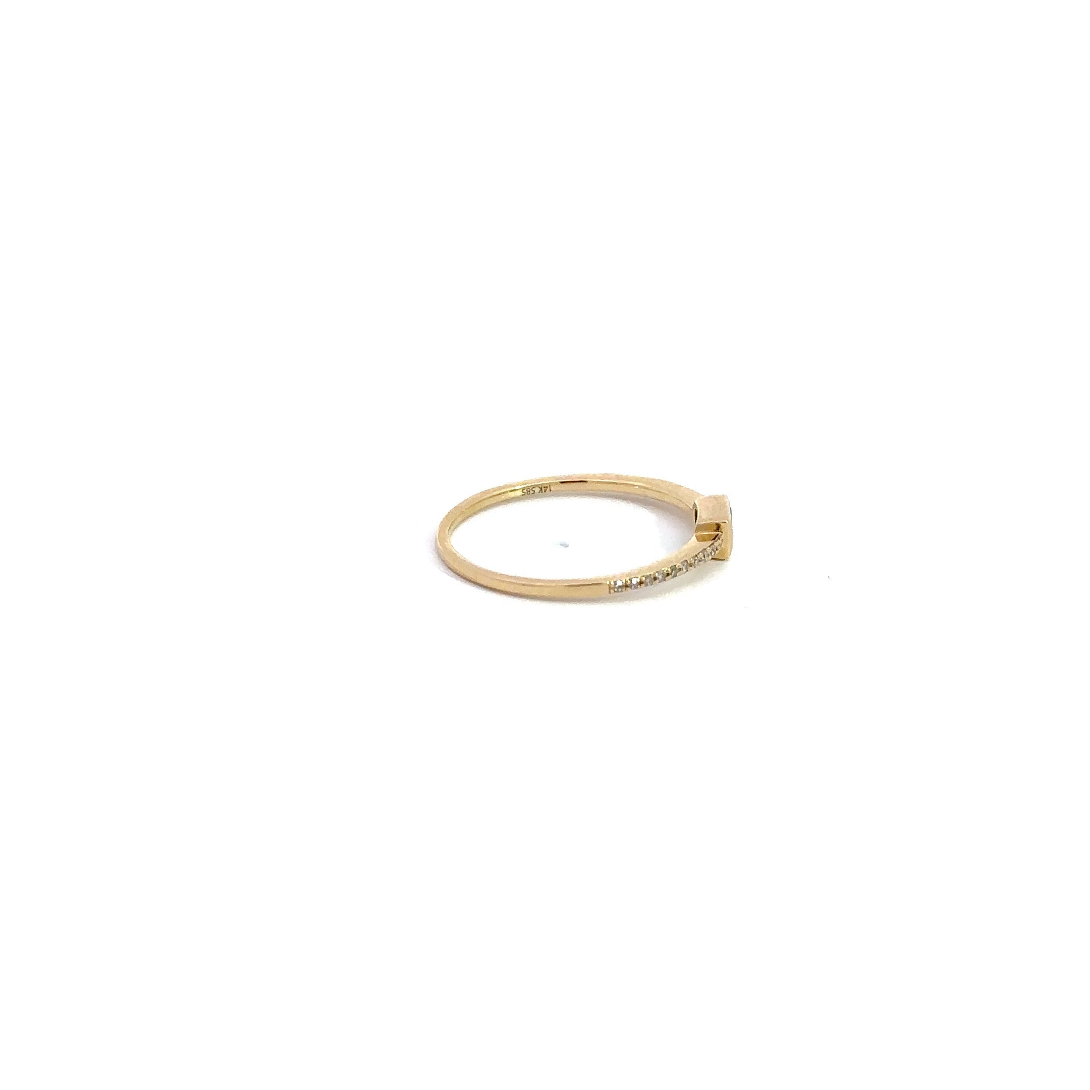 WD546 - 14kt Gold Single Emerald & Diamond Ring