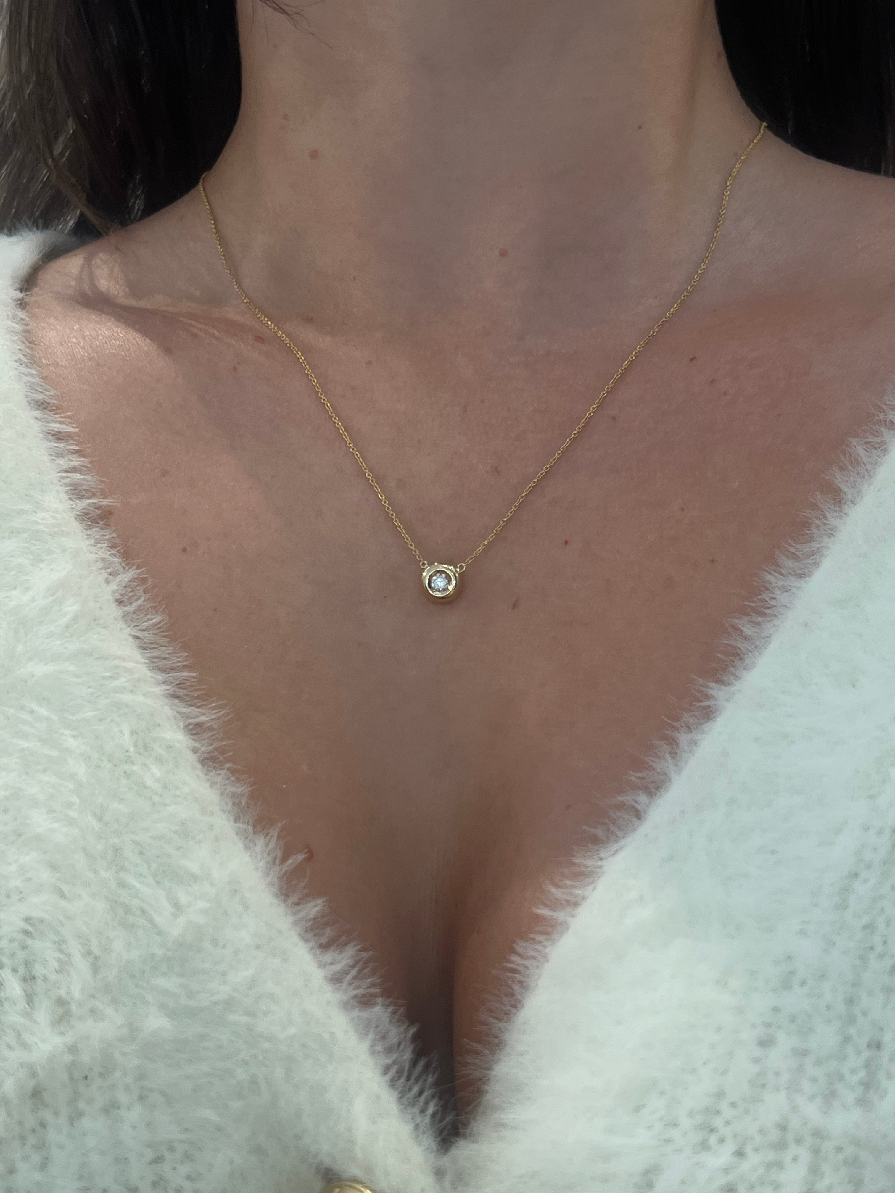 WD1843 14kt Gold Round Bezeled Diamond