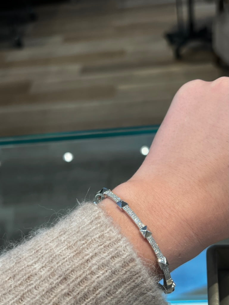 WD1895 14kt Gold Square Stud Pave Diamond Bangle