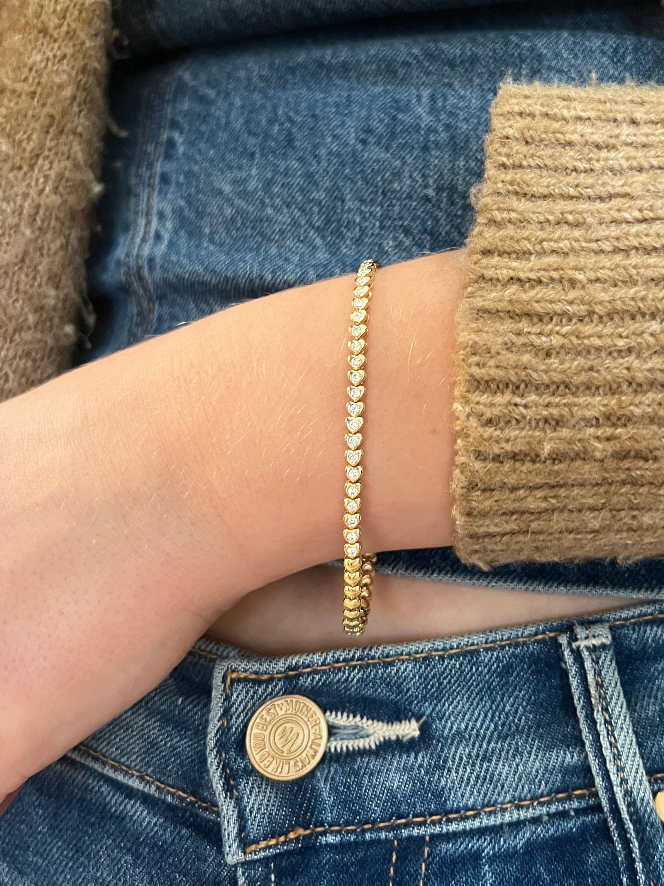 WD1890 14kt yellow gold heart shape bracelet with diamond detail