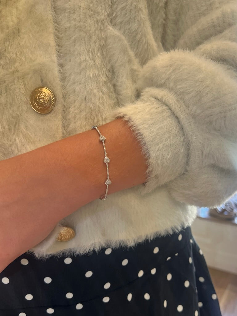 WD1840 14kt White Gold Heart Diamond Bracelet