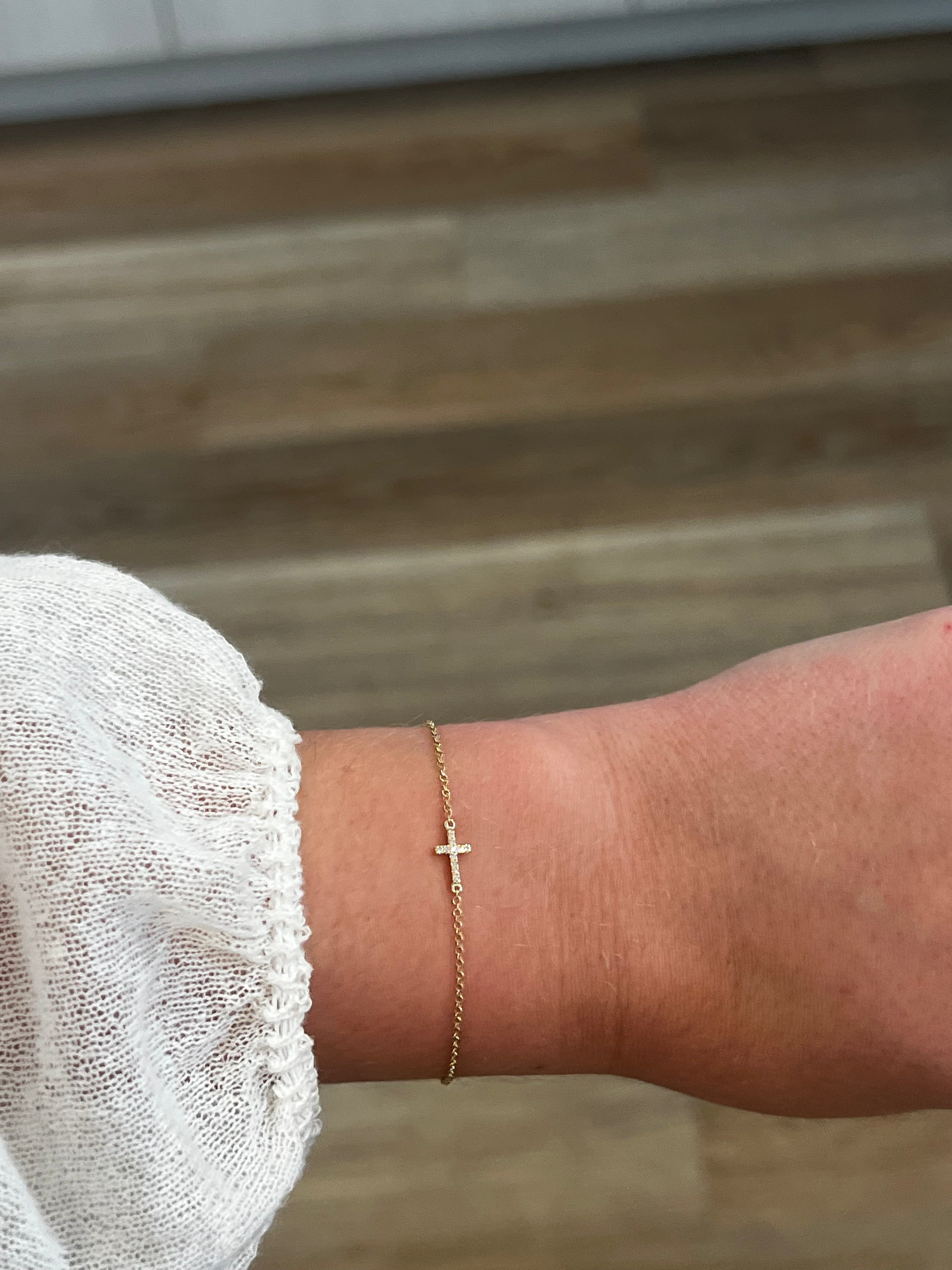 14K Gold Diamond Cross Bracelet (.06 CT)