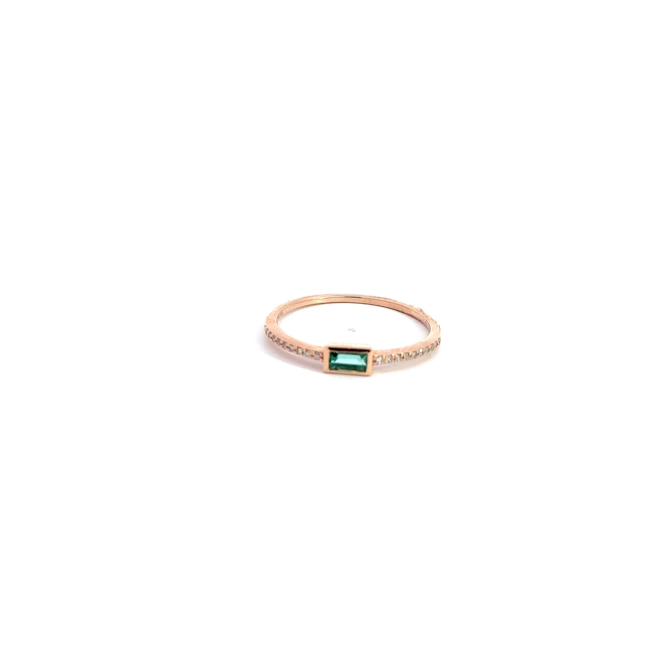 WD546 - 14kt Gold Single Emerald & Diamond Ring