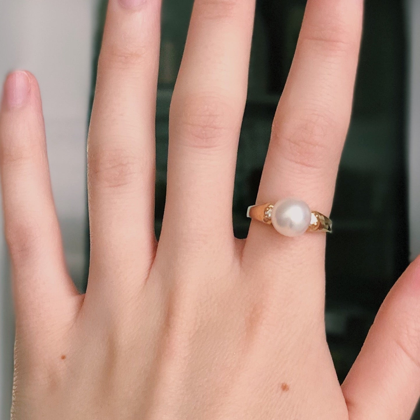 35790-11 14kt Ygold 8.9mm White South Sea Pearl with .14ct of diamond RING