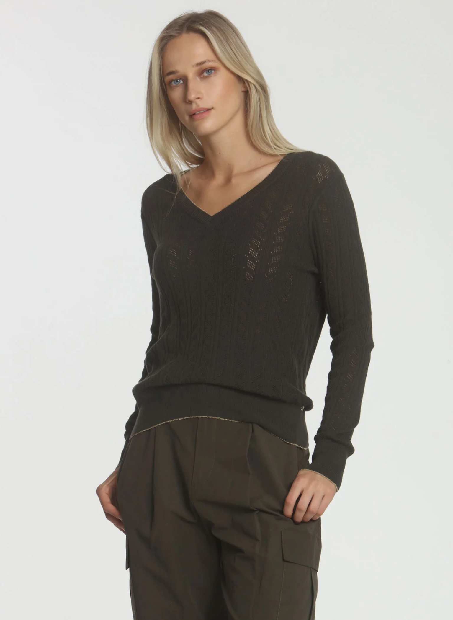 2930a LABEL+thread Henrietta Vee