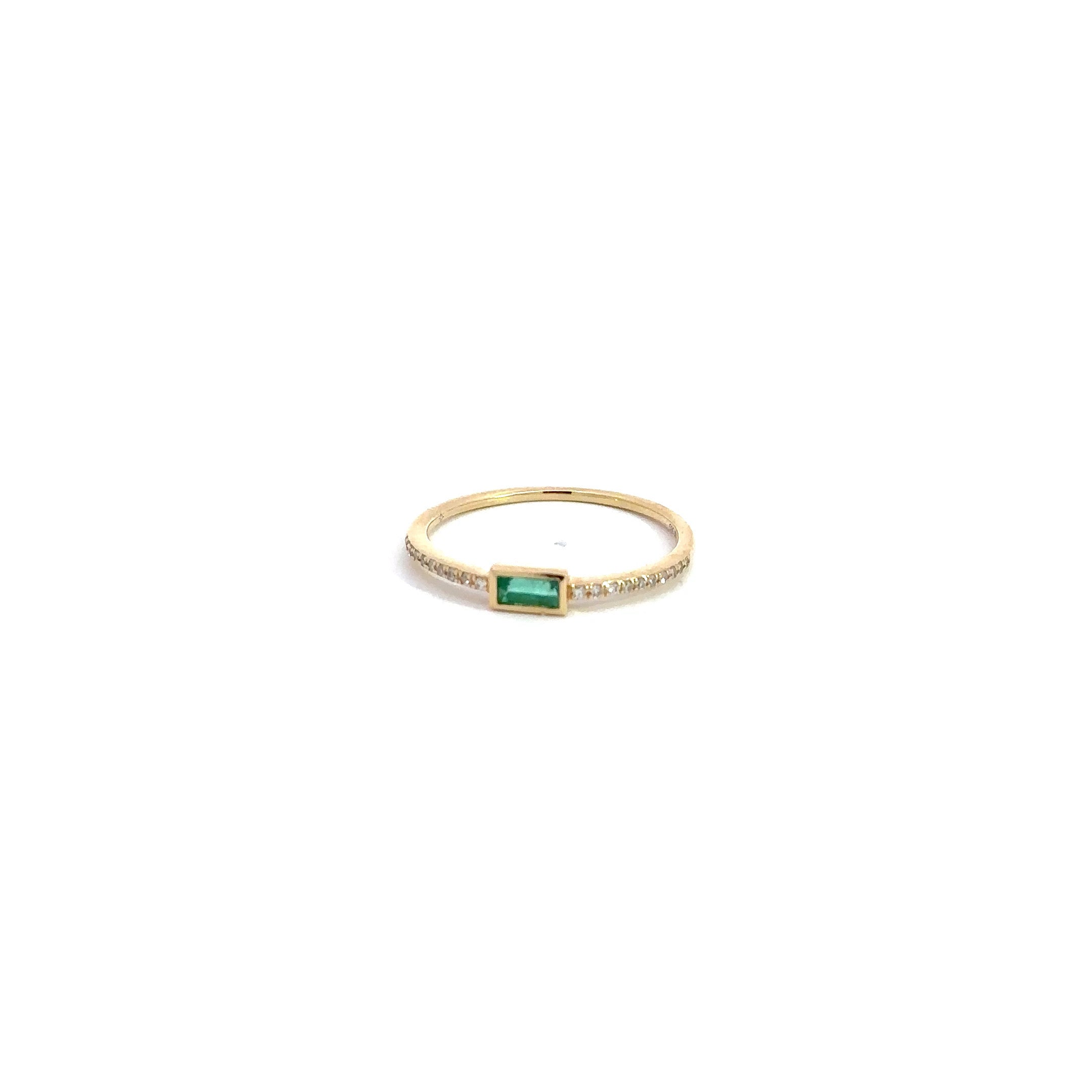 WD546 - 14kt Gold Single Emerald & Diamond Ring