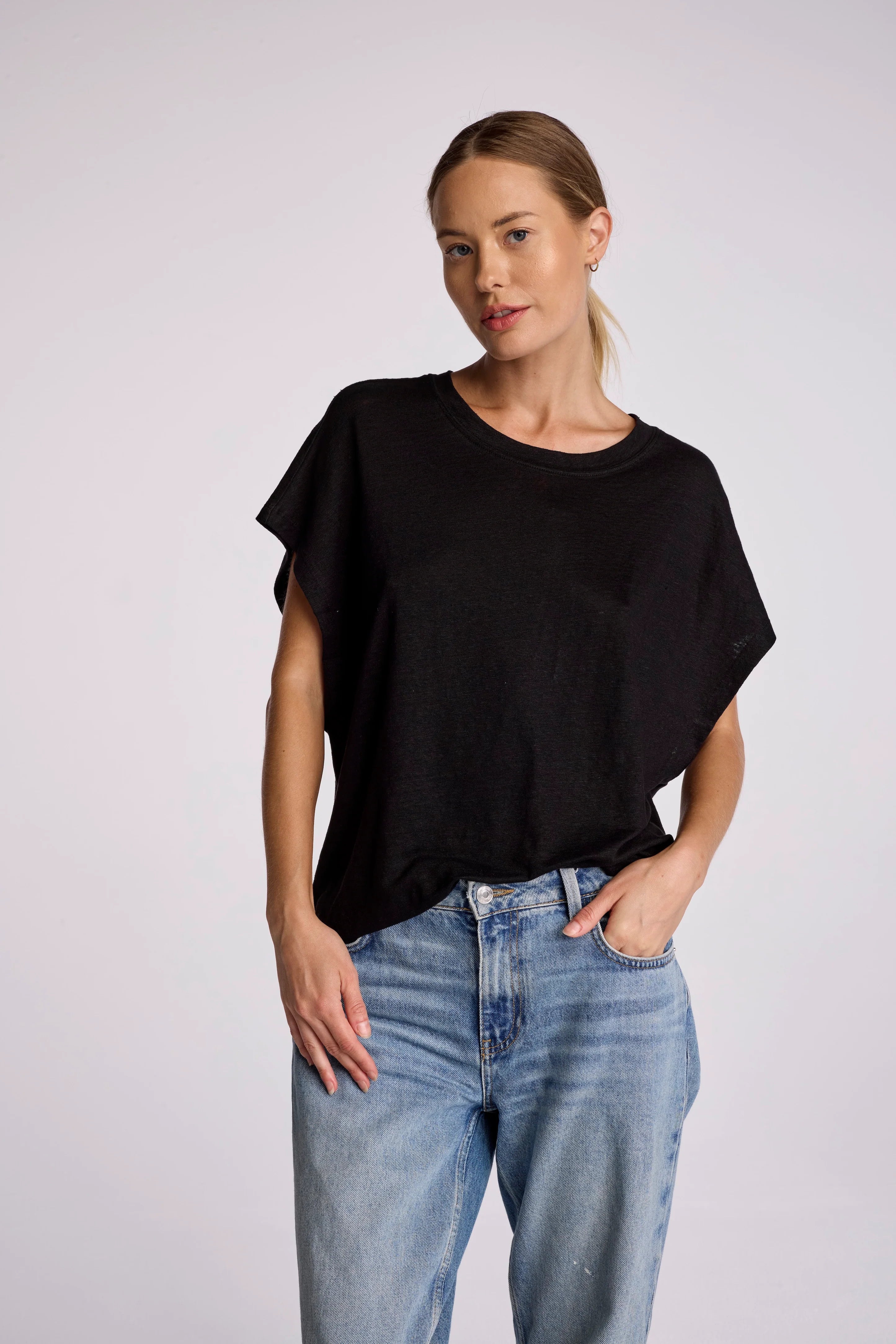 25-15-012b Sundays Linen Roxy Tee