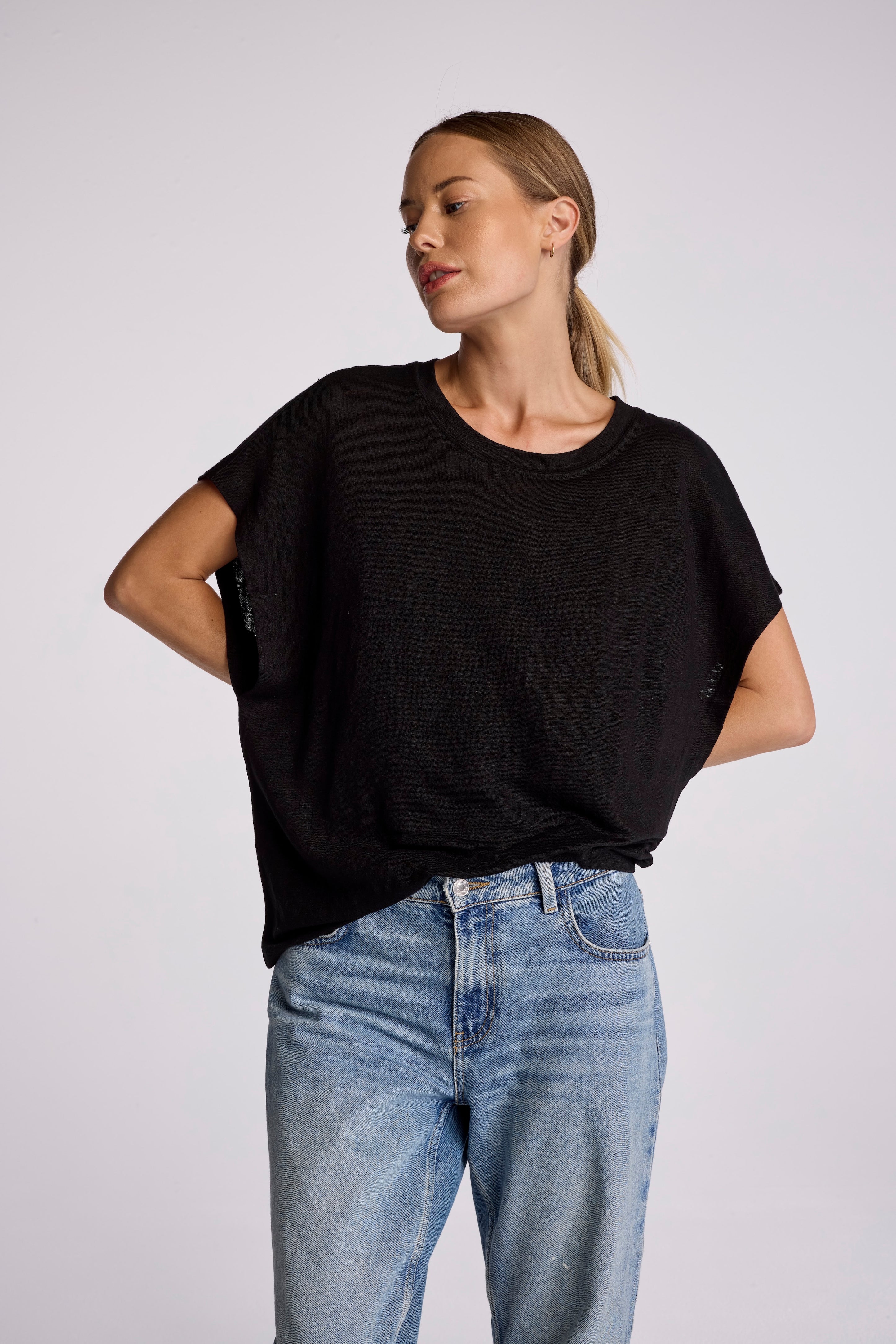 25-15-012b Sundays Linen Roxy Tee