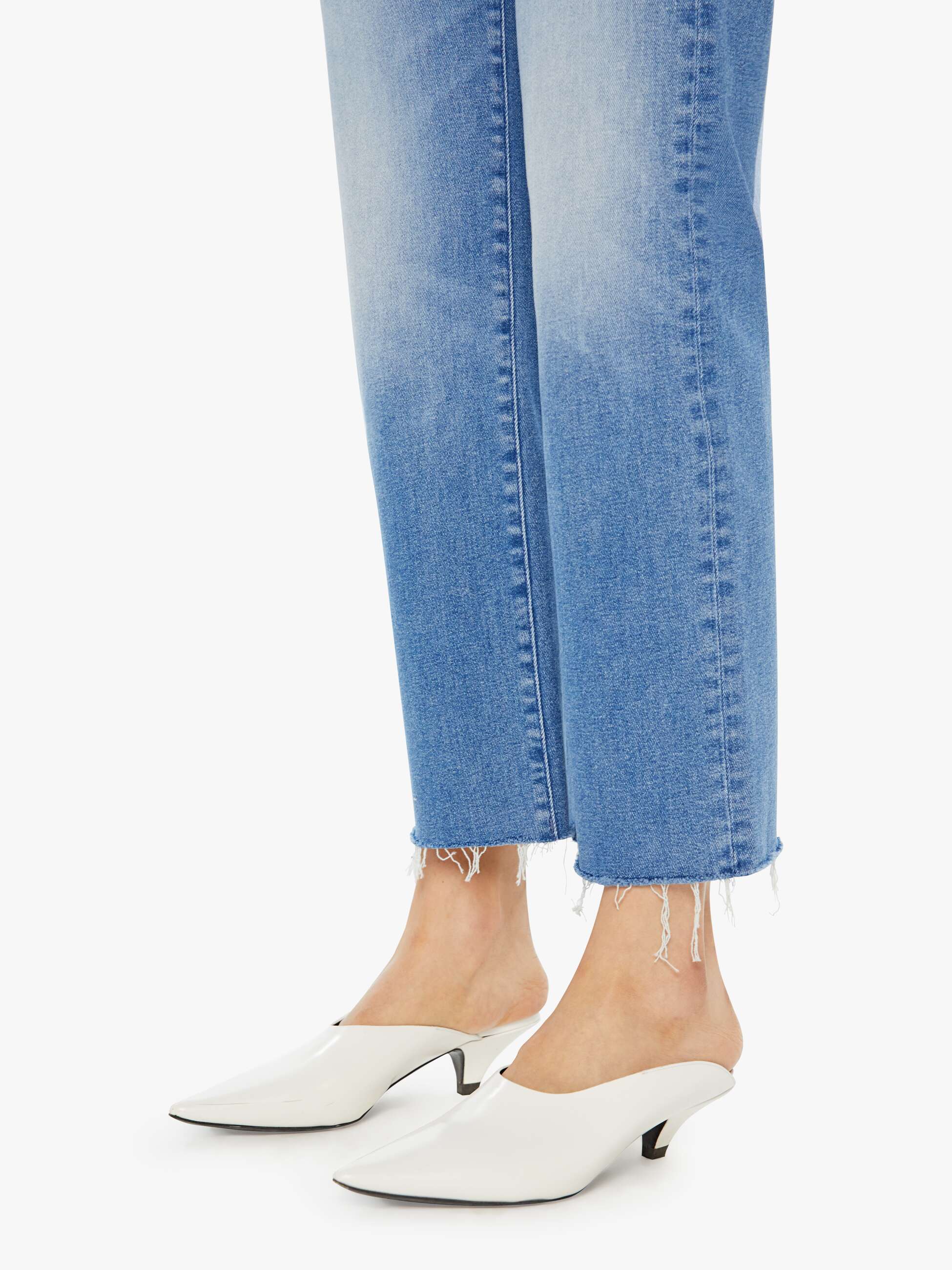 10857-1517ejr MOTHER The Mid Rise Rambler Zip Ankle Fray