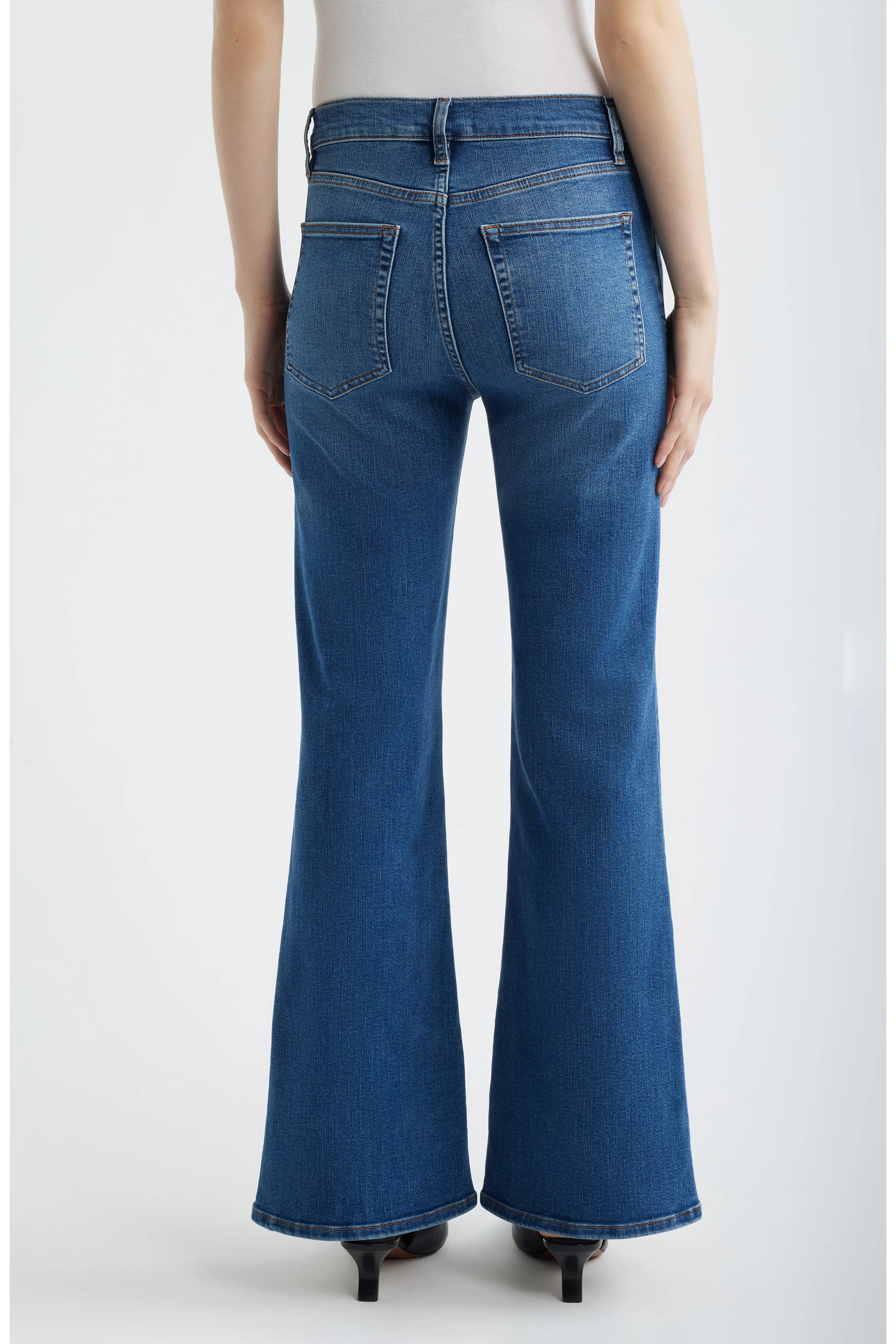 3002814 FRAME The Icon Denim Jean