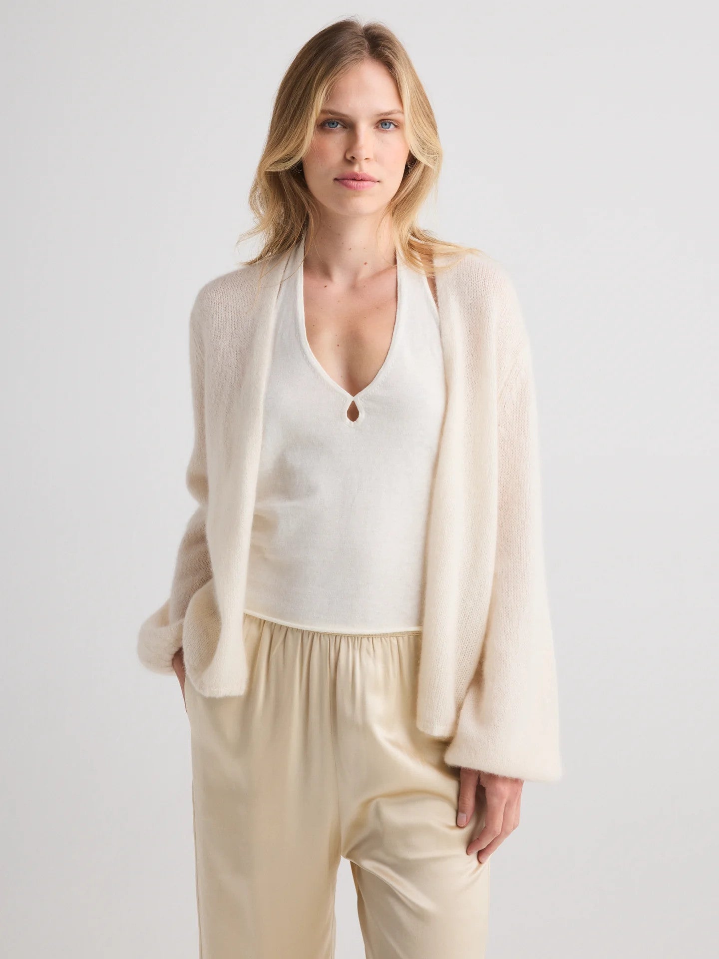 24FHA0254R2 W.Cashmere The Juniper Balloon- Sleeve open Cardigan
