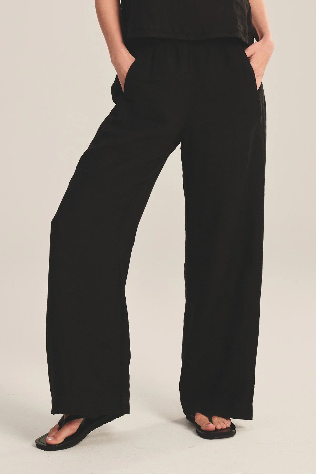 LoLA03 Velvet by Graham & Spencer The Lola Linen pant