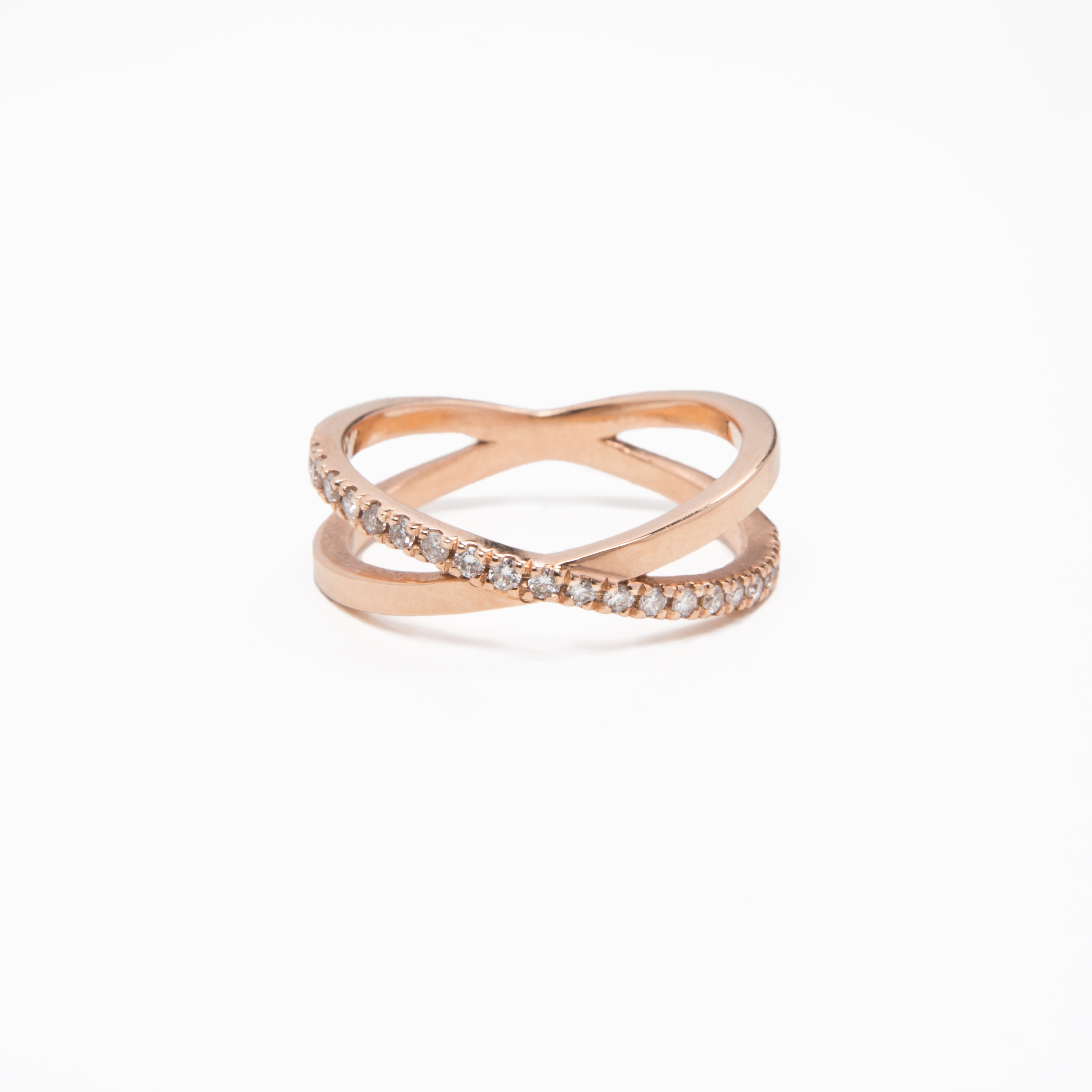 WD103-W The 'X' Kiss Ring