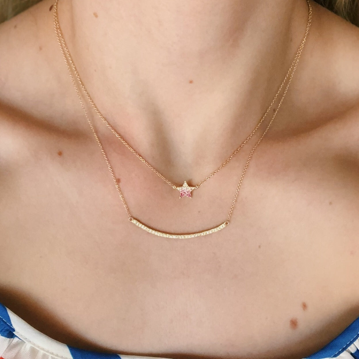 WD75white 14kt gold curved shared prong bar necklace