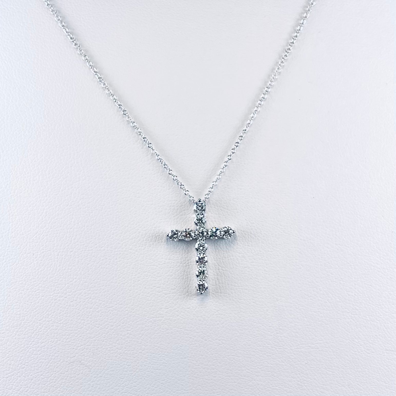 WD992 14kt Diamond Cross Necklace