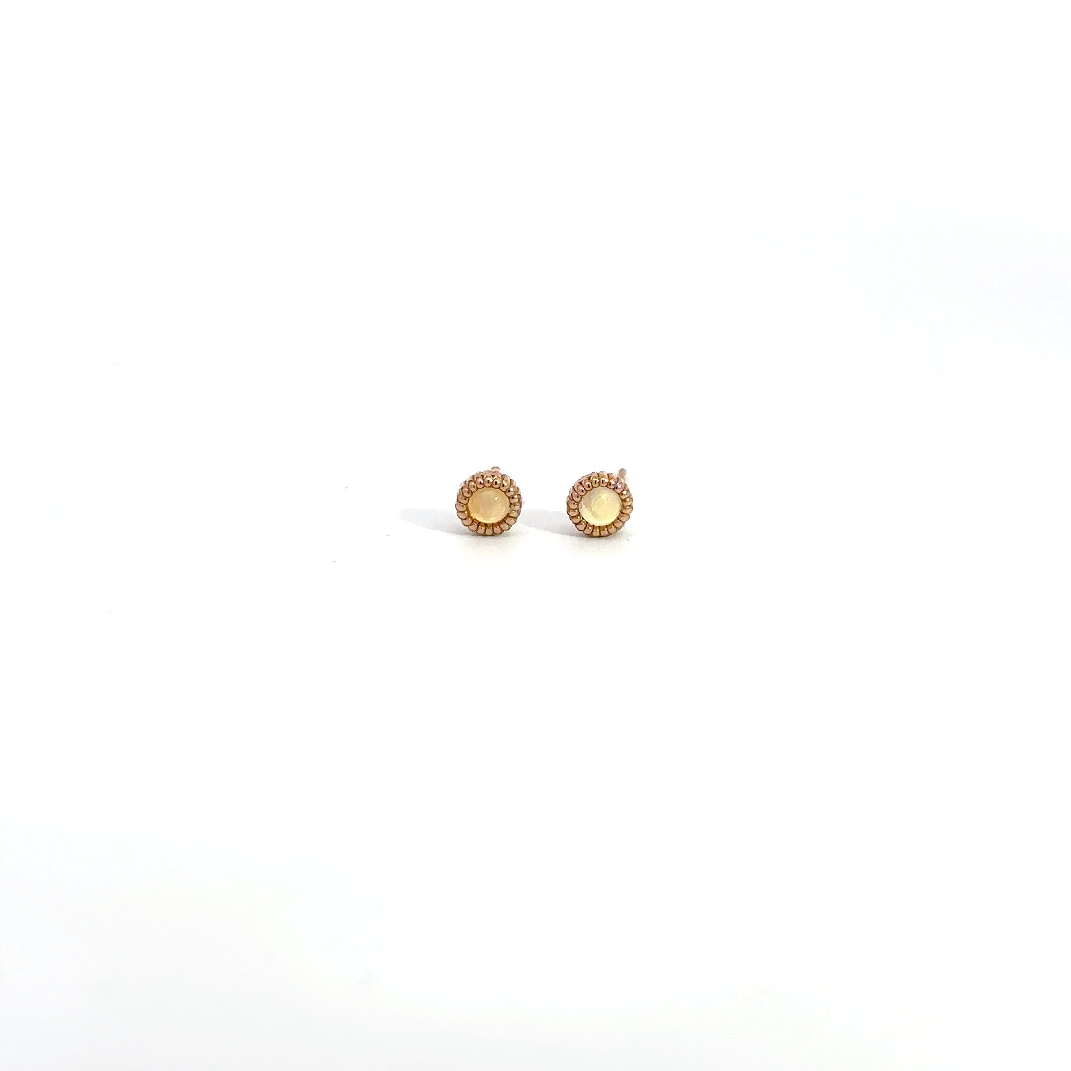 WD179 - 4mm Opal Studs