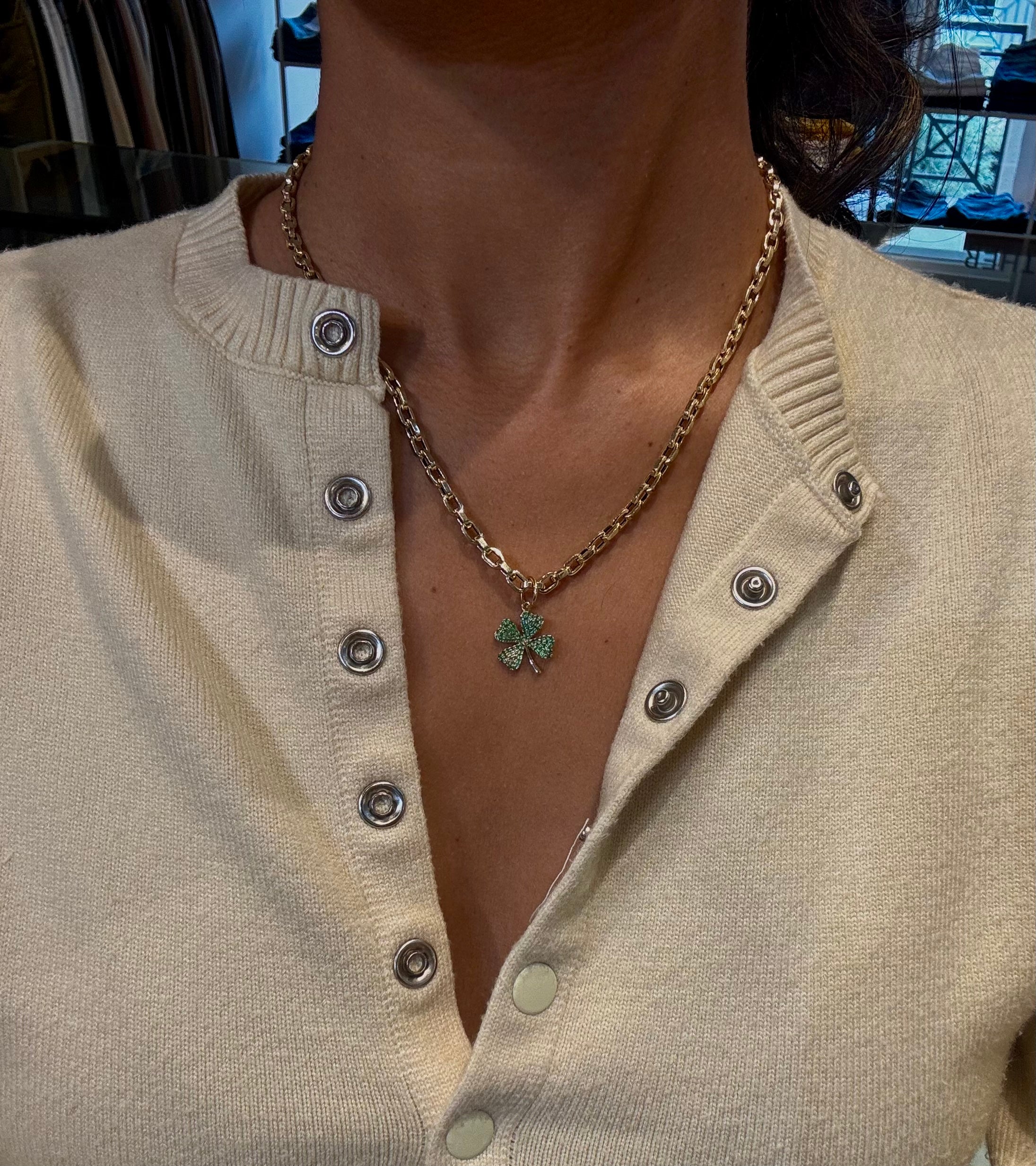 WD1914 14kt Gold 4 Leaf Clover with Pave Set Emerald Detail