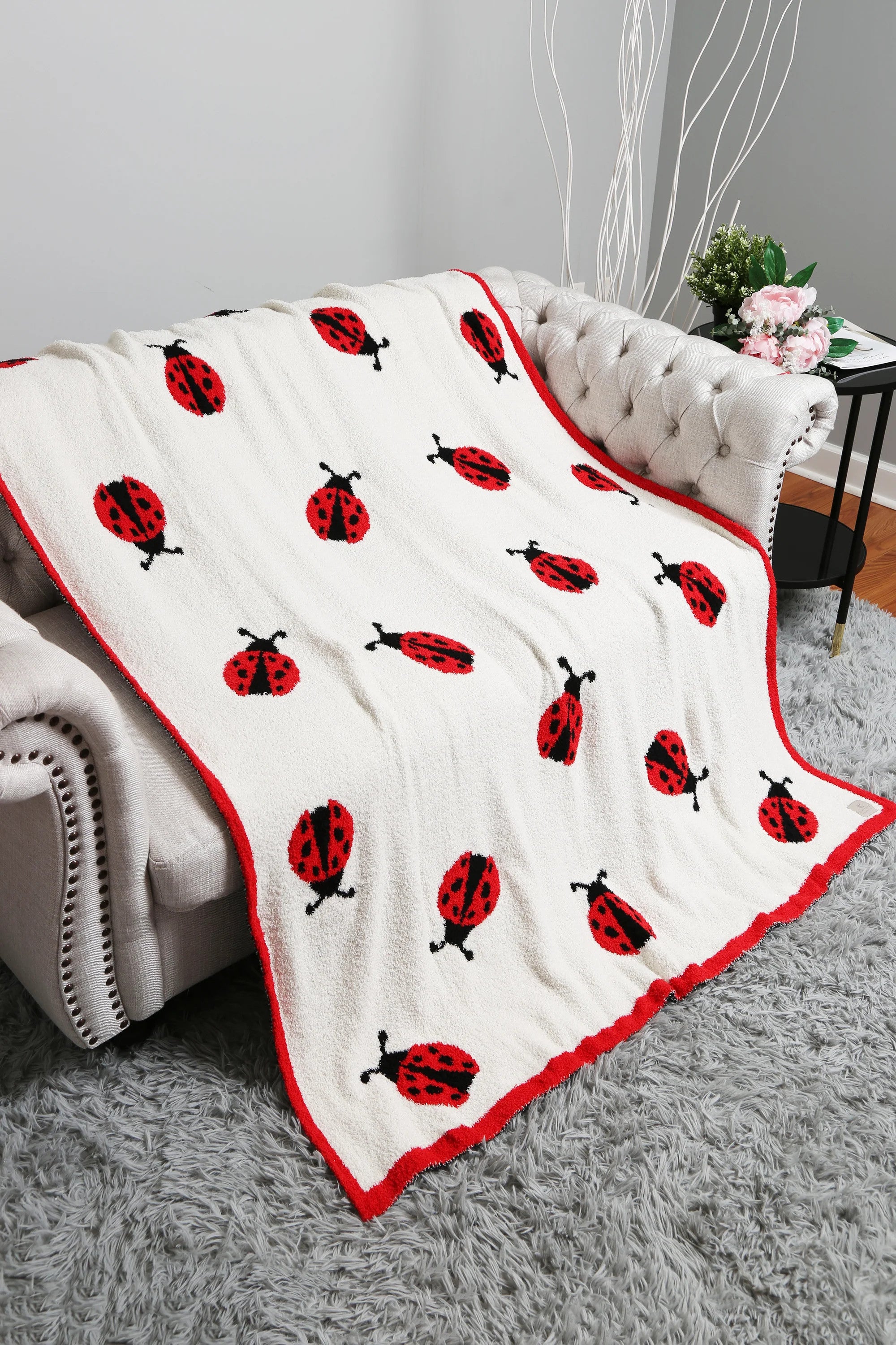 JCL6058r Fashion City Ladybugs Pattern Cozy Soft Throw Blanket