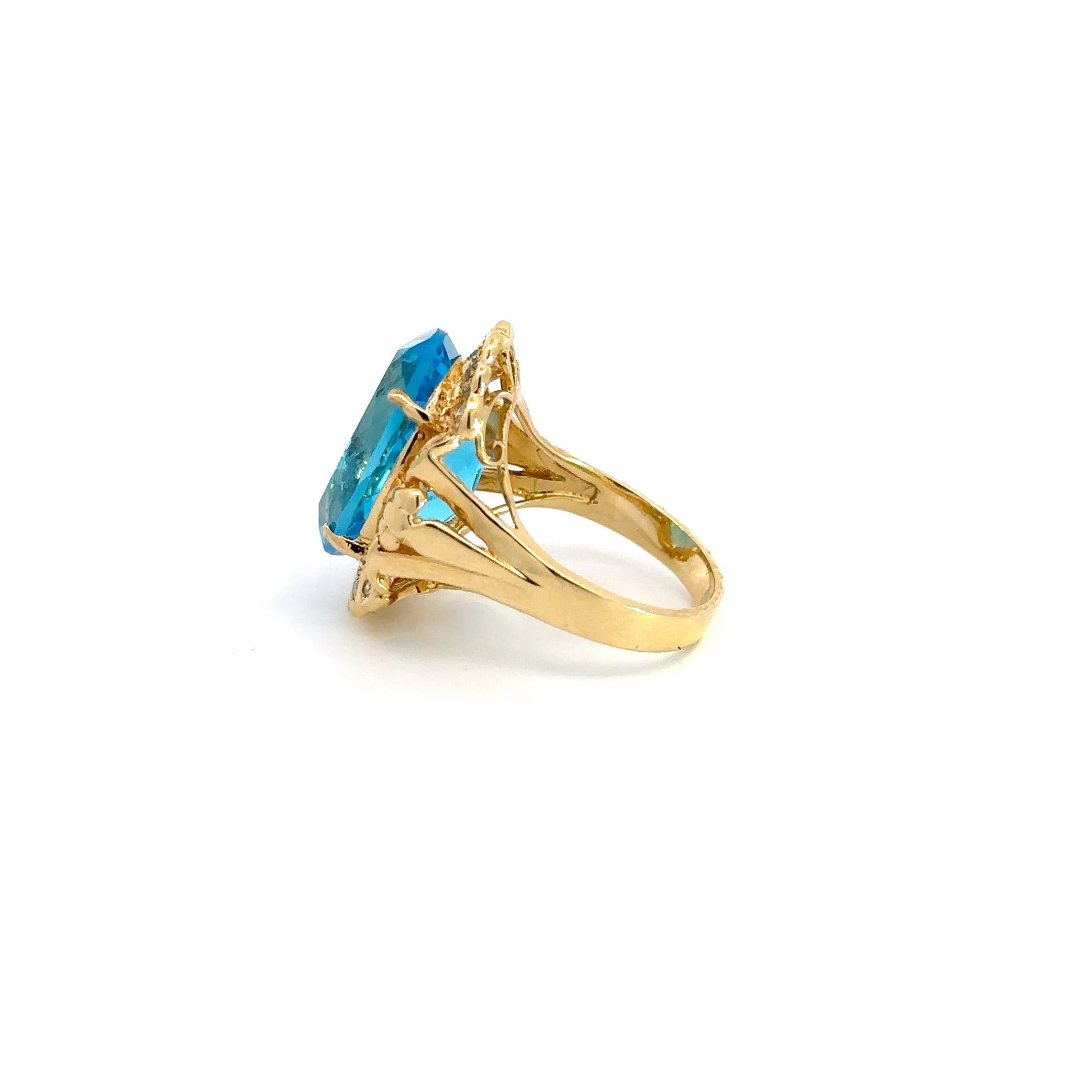 351260-bt7 14kt yellow gold 14.60ct Blue Topaz with .20ct diamond Ring