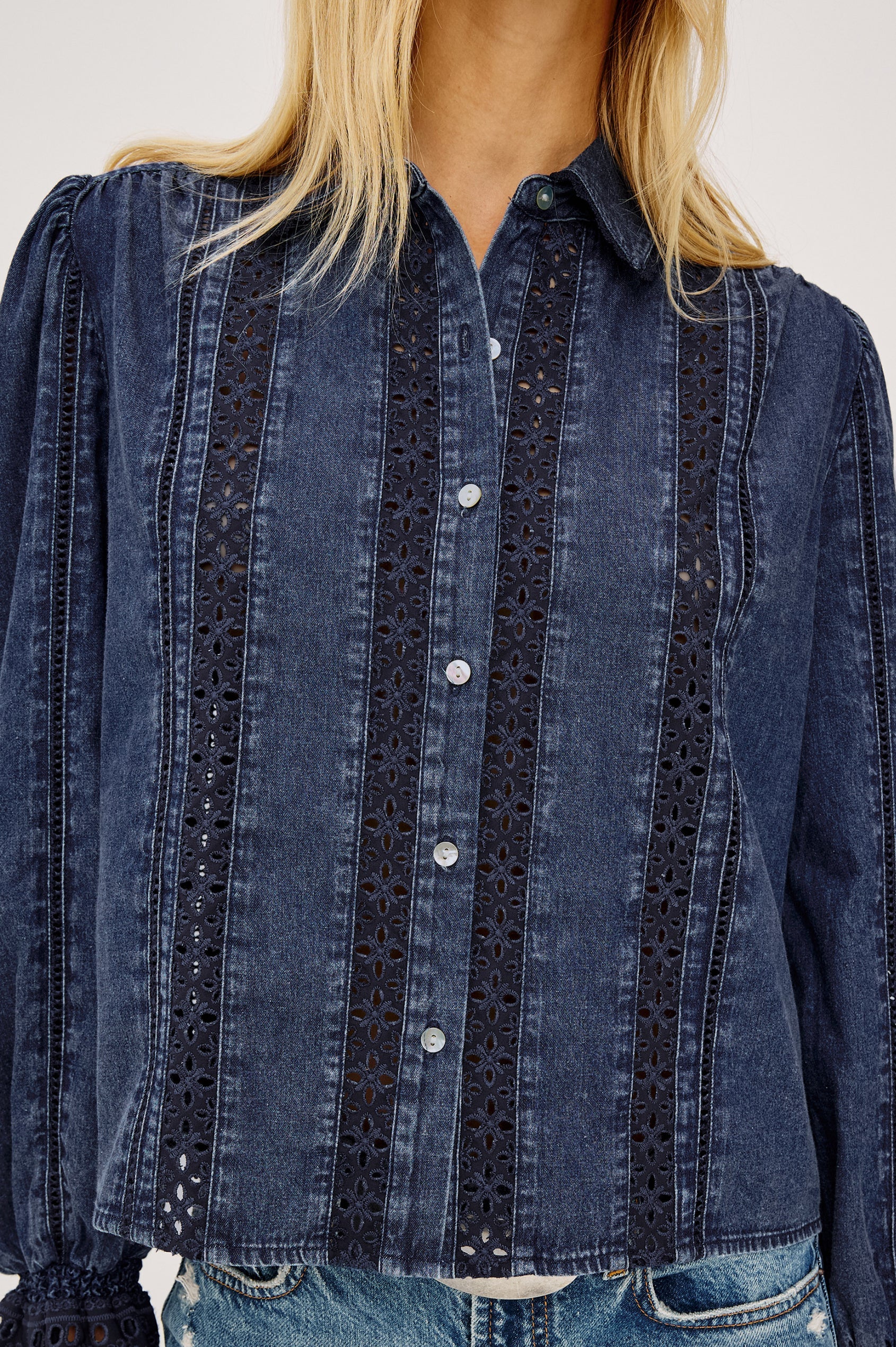 644b-561b-7882 Rails The Rowen Shirt