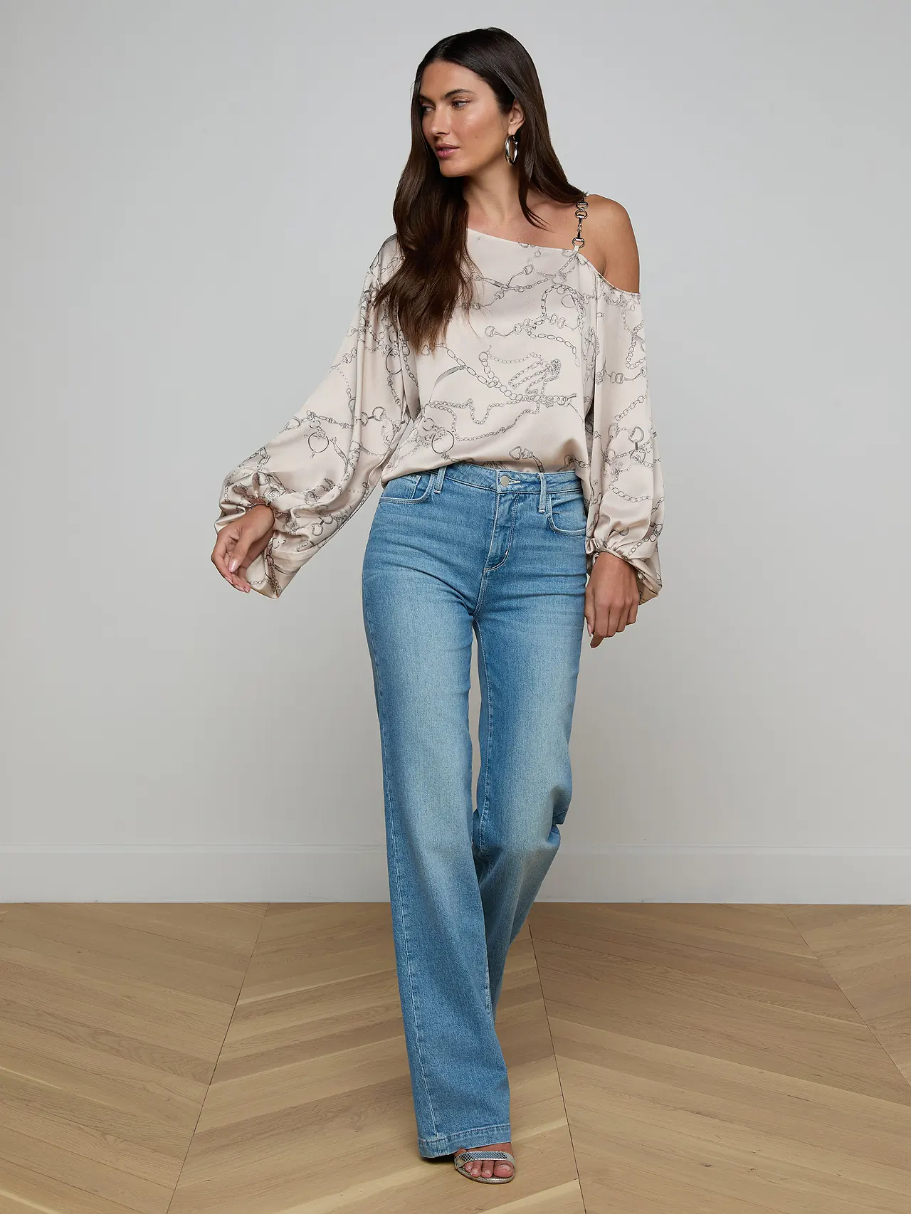 40706IGAgbuu L'AGENCE Asami Chain One-Shoulder Blouse