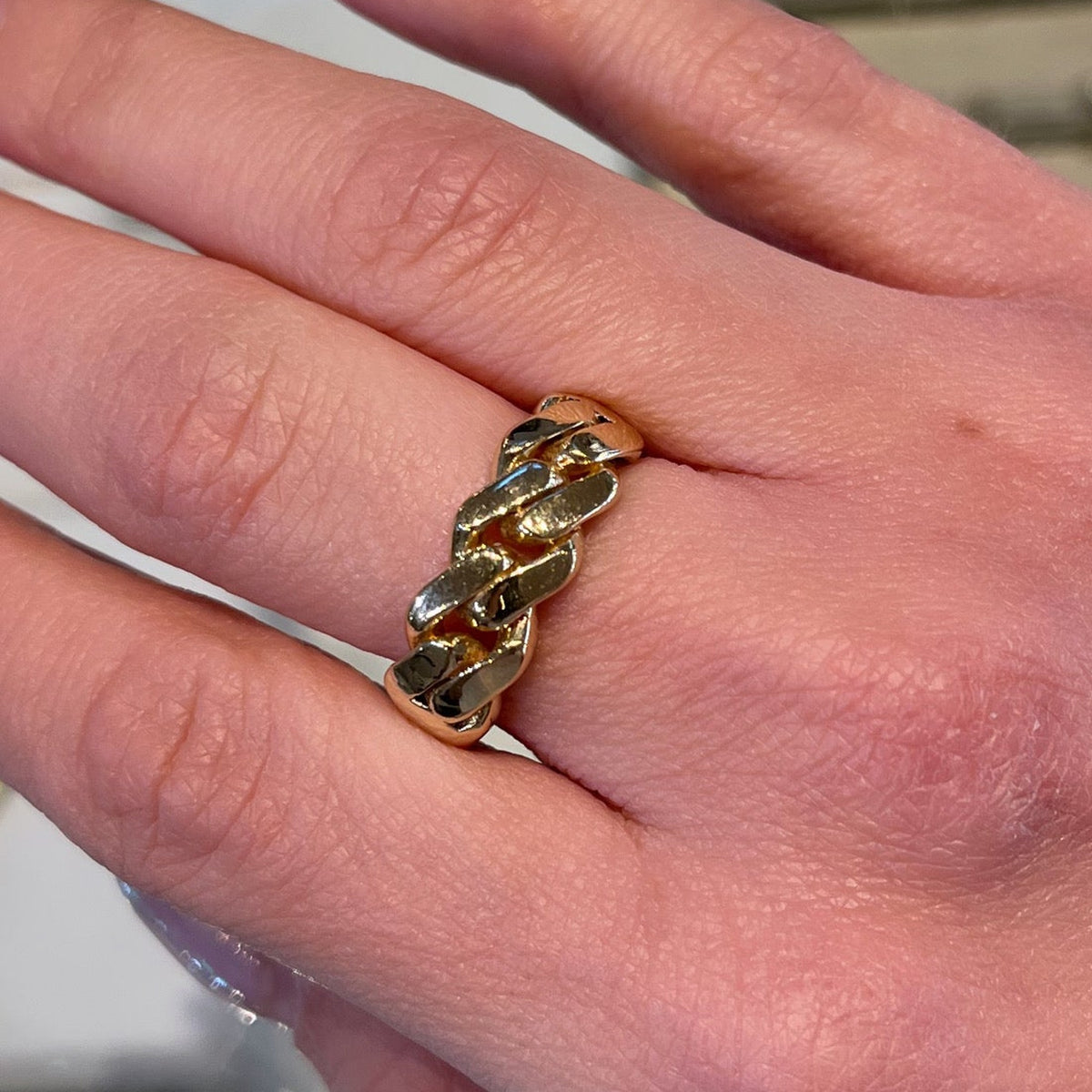 WD1186 14kt Gold Link Ring worn on hand