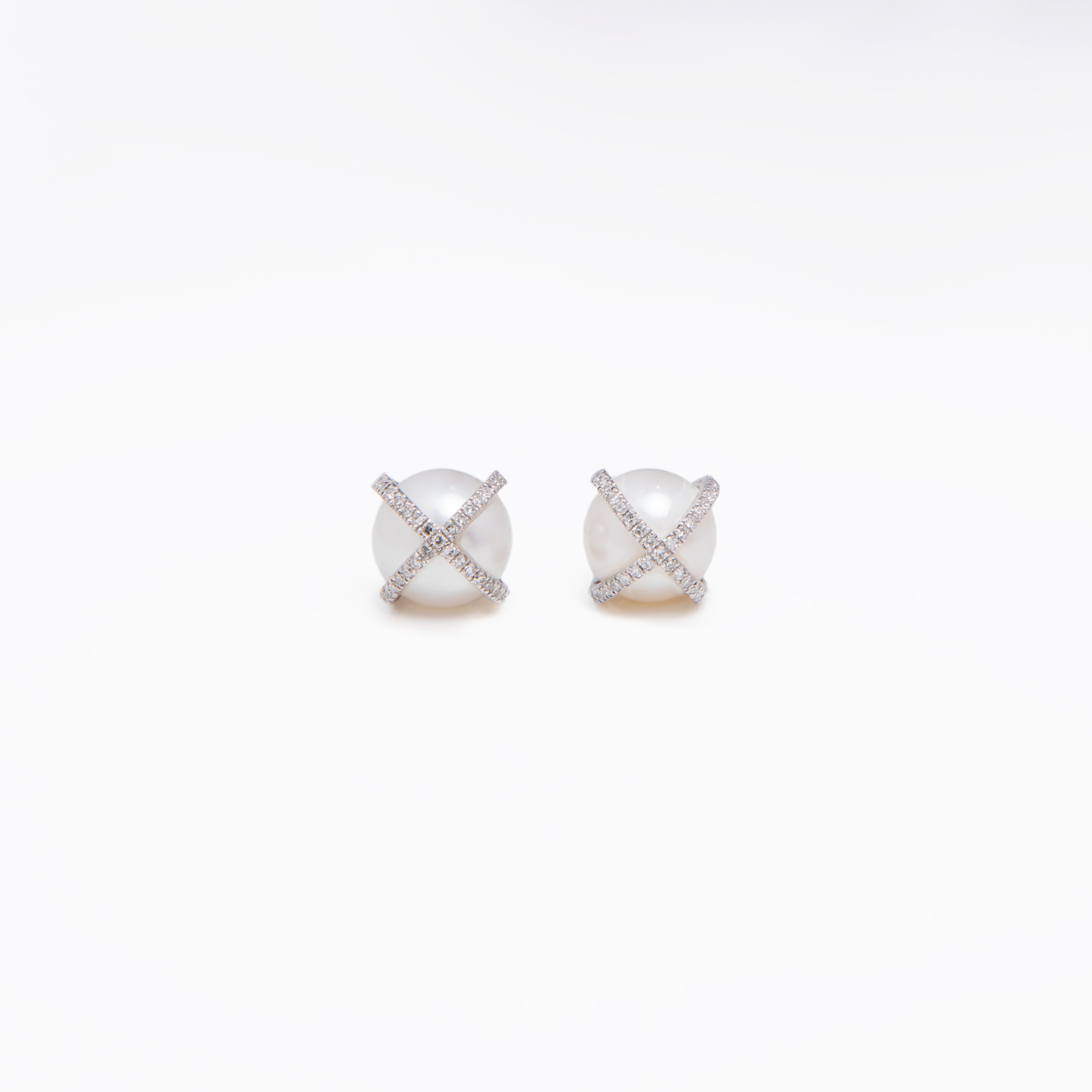 WD417, 14kt gold, pearl stud with pave x diamond stud earrings
