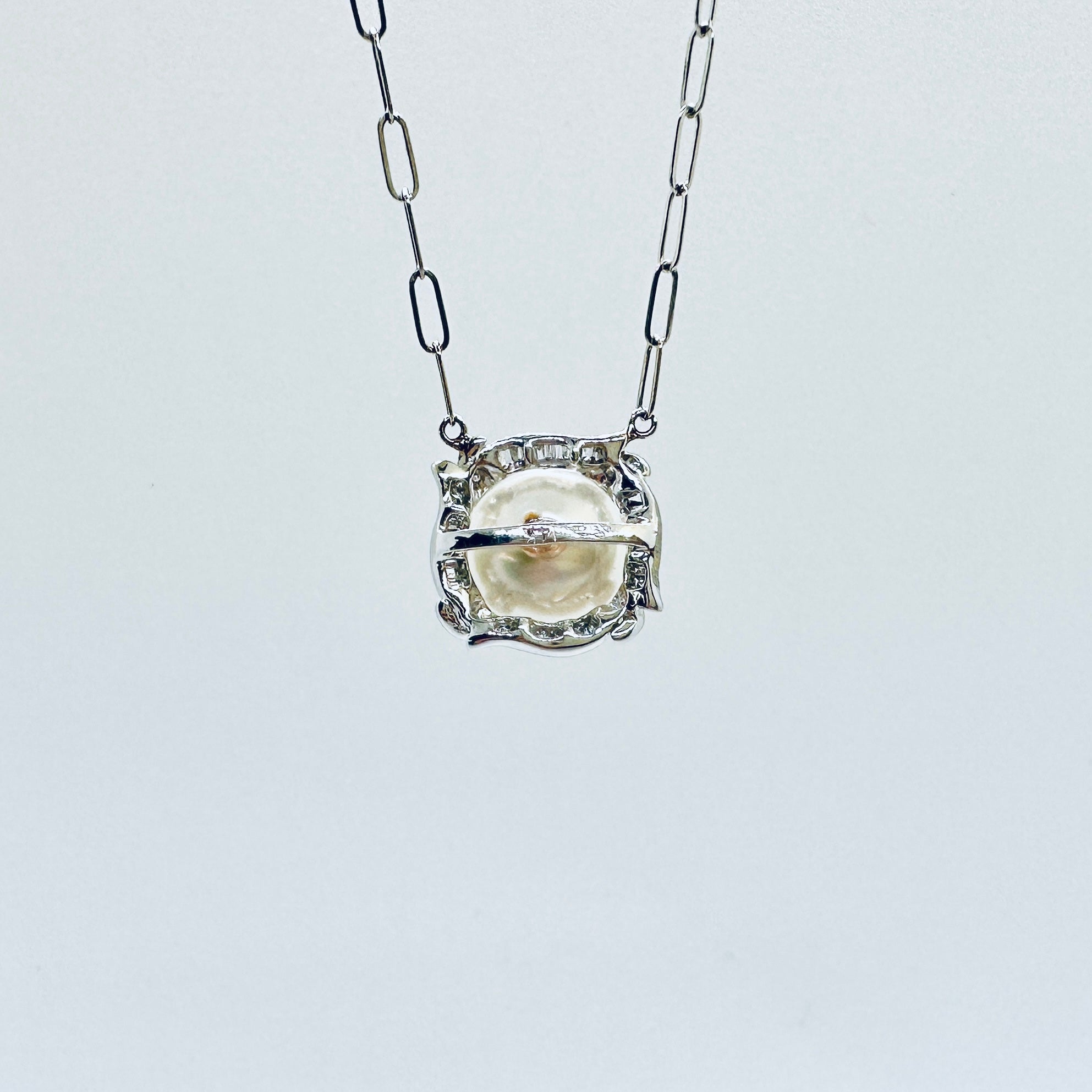 351540-c693 14kt gold 11.50mm white south sea pearl and .36ct total diamond on 18inch open link chain