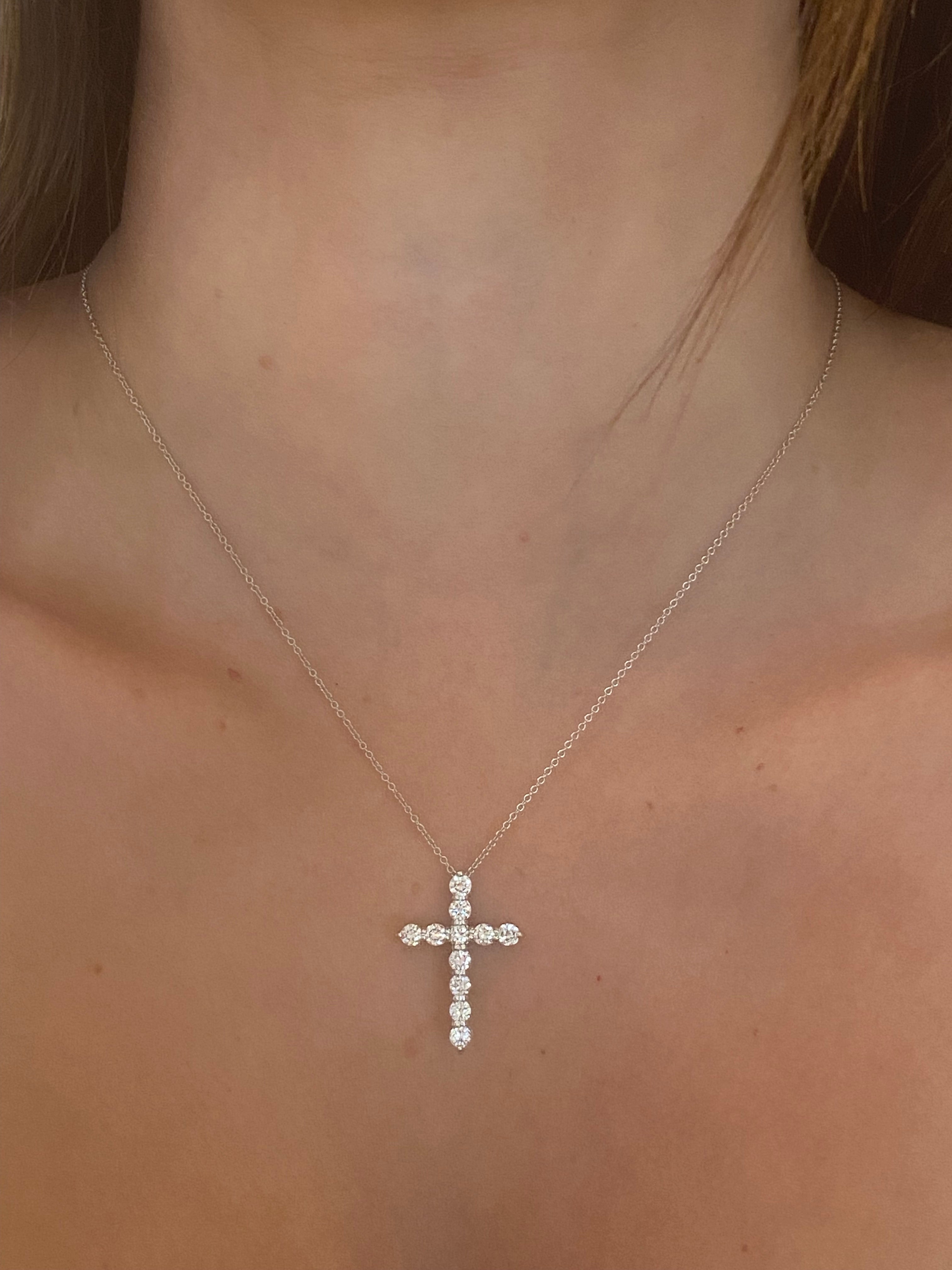 WD990 14kt Diamond Cross Necklace