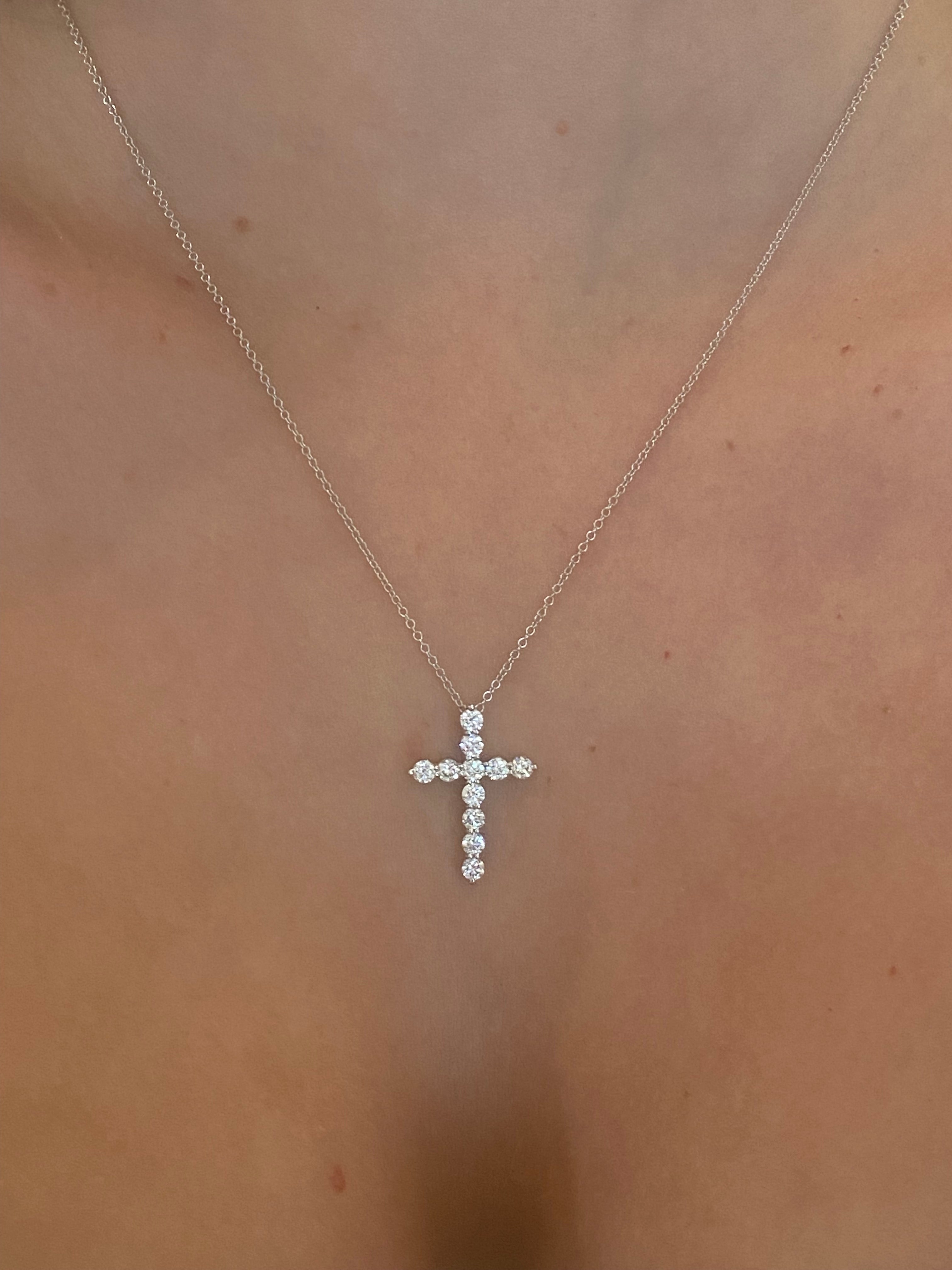 WD992 14kt Diamond Cross Necklace